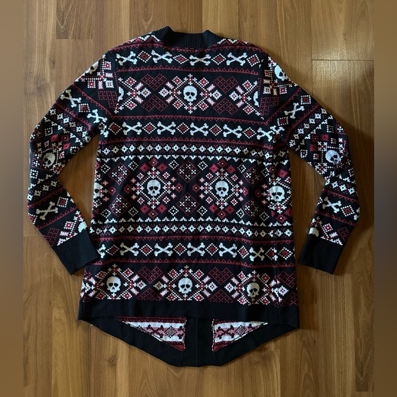 🆕 NWT Social Collision Black & Red Skull Fair Isle Cardigan size S Hot Topic 💀 - Picture 10 of 10